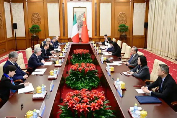 Wang Yi, İtalya Dışişleri Bakanı Antonio Tajani’yle görüştü