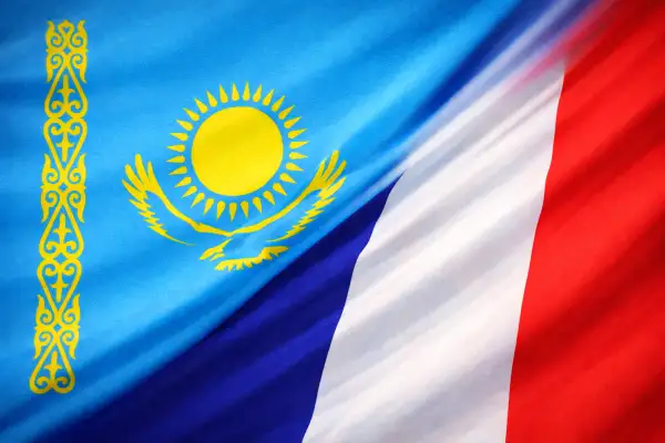 İssetov, Fransız Senatosu heyeti ile görüştü