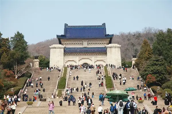 KMT Genel Başkanı Cheng, Sun Yat-sen Anıt Mezarı’nı ziyaret etti