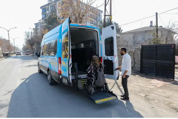 Engelli ve yaşlılara ücretsiz hasta nakil hizmeti