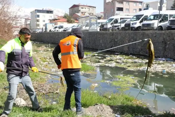 Van’da İnci Kefali göç yolu temizleniyor