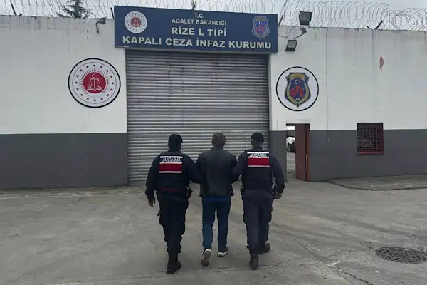 Rize’de hırsızlıktan aranan şahıs yakalandı