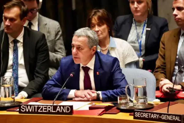 Cassis, Baden-Württemberg Başbakanı Kretschmann ile bir araya geldi