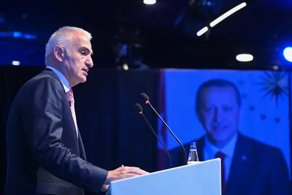 Bakan Ersoy, Antalya'da AK Parti teşkilatıyla bir araya geldi