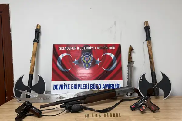 İskenderun’da balkonda sergilenen silahlar operasyonla toplandı