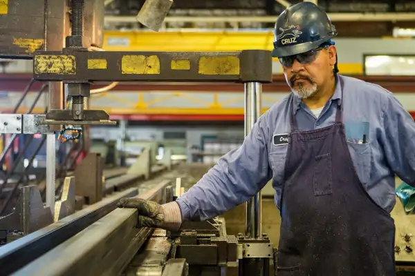 Şubat ayında sanayi üretimi yıllık yüzde 2,2 arttı