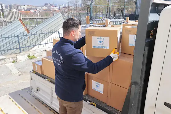 Konak’ta okullara hijyen ve kişisel bakım desteği sağlandı