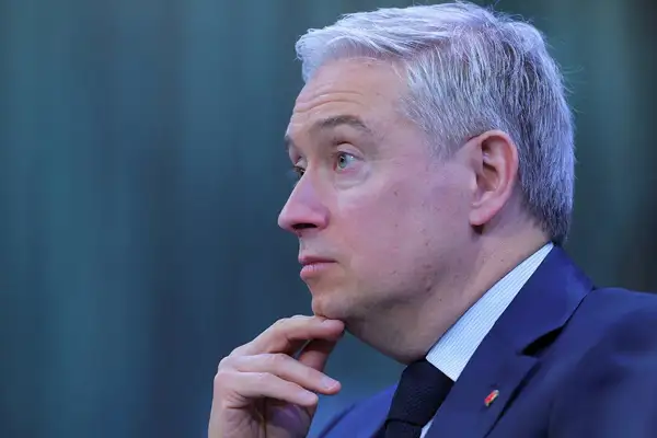 He Lifeng, Kanada Maliye Bakanı François-Philippe Champagne ile görüştü