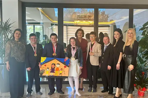 Süreyya Yavuz , özel gereksinimli çocukları ziyaret etti