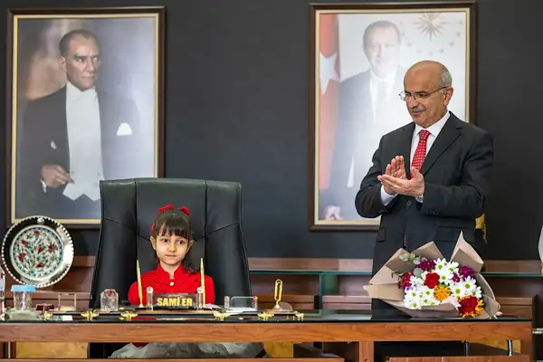 Başkan Er 23 Nisan’da makamını öğrenciye devretti