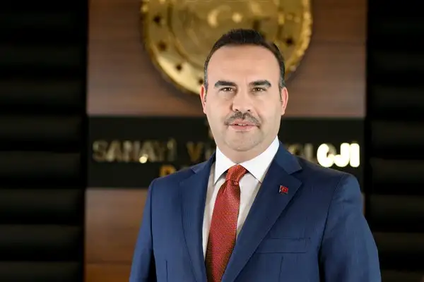 Kacır, Uluslararası Ekonomi Zirvesi’nde iş dünyasıyla buluştu