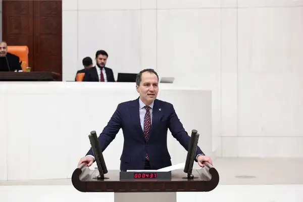 Erbakan: Erken seçim yapılmalı