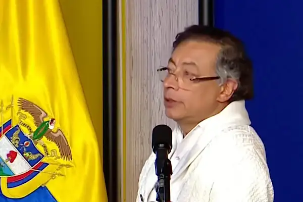 Petro: Coosalud’daki kayıp 300 milyar pesoyu aşıyor