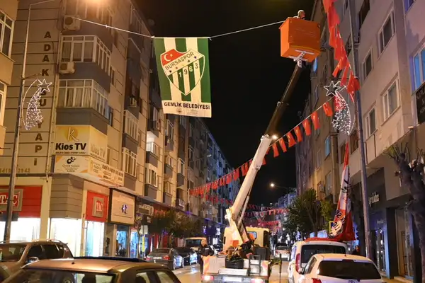 Gemlik’te Bursaspor bayrakları asıldı