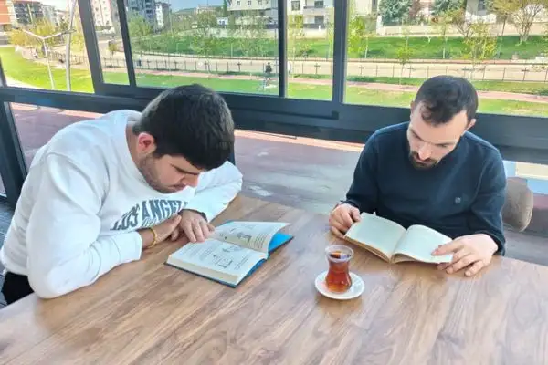 Batman’da özel gereksinimli bireyler kitap ve kahve etkinliğinde buluştu