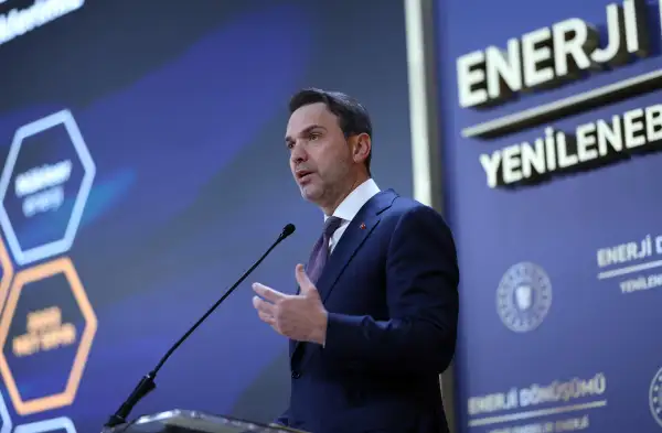 Bayraktar: Türkiye güçlü bir enerji merkezi olma yolunda ilerliyor