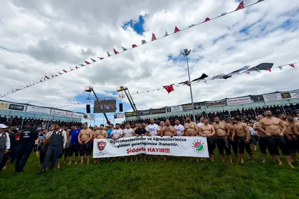 Kepez Yağlı Güreşleri'nde pehlivanlar er meydanına çıktı