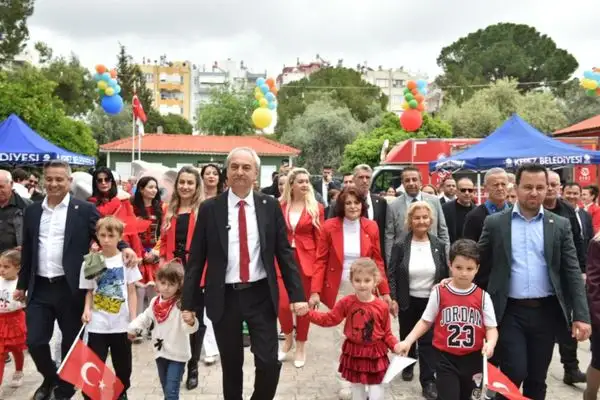 Kepez’de 23 Nisan kutlamaları kortejle kutlandı