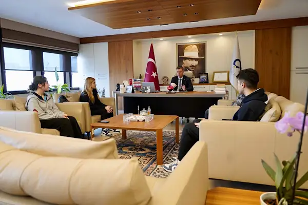 Lise öğrencileri Başkanı Sarıkurt ile kent yönetimini konuştu