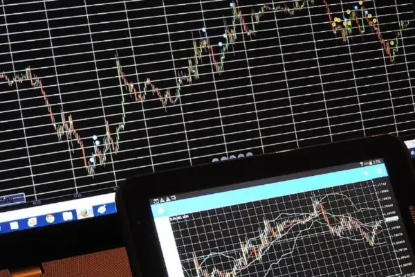 Jeopolitik gelişmeler ve şirket haberleri fiyatlamaları şekillendiriyor