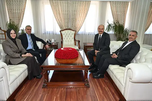 AK Parti Genel Başkan Yardımcısı Yalçın, Vali Canalp’i ziyaret etti