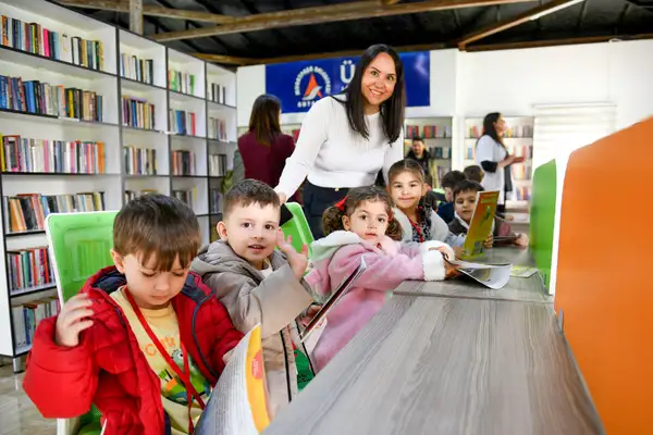 Minikler, Cengiz Aytmatov Kütüphanesi’ni ziyaret etti