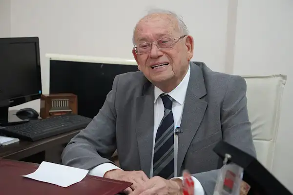 İznik’in 61 yıllık diş hekimi Ünal Güngör belgeselleştirildi