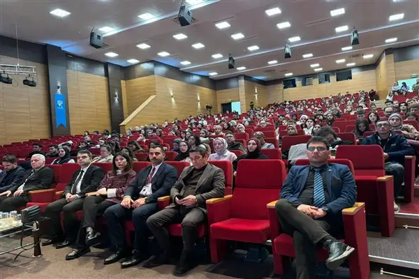 RTEÜ'de dezenformasyonla mücadele konferansı düzenlendi