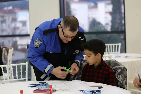 Derince Belediyesi’nden Polis Haftası’na özel çocuk atölyesi