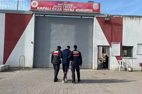 Kocaeli’de 22 yıl 6 ay hapis cezası bulunan şahıs yakalandı