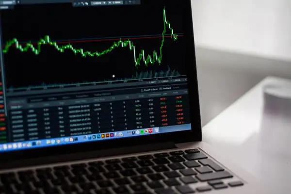 Küresel ve yerel gelişmelerle piyasalarda yön arayışı sürüyor