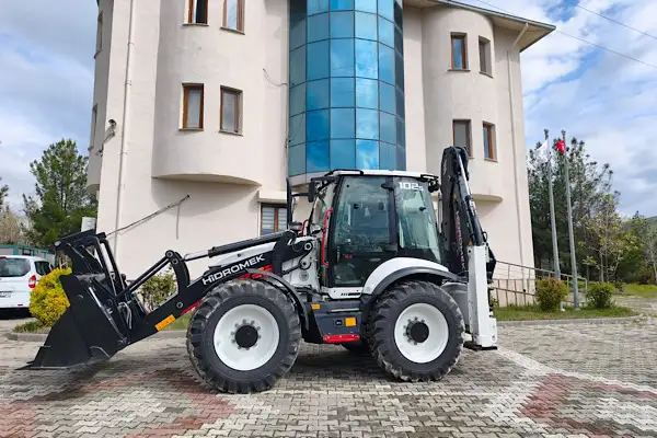 Batman OSB’de makine parkı yeni iş makinesiyle güçlendirildi