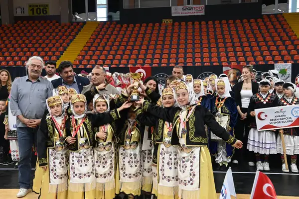 Mamak’ta halk oyunları yarışması düzenlendi