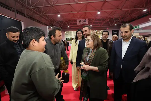 Başkan Şahin, 16’ncı GAPTARIM Fuarı’nda stantları gezdi