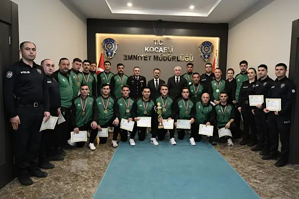 Kocaeli İl Emniyet Müdürlüğü personeline, Başarı Belgesi takdim edildi