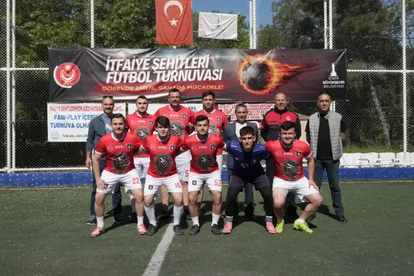 İzmir’de itfaiyecilerden anlamlı futbol turnuvası