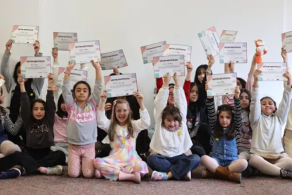 İzmir’de çocuklar kendi resimli kitaplarını hazırladı