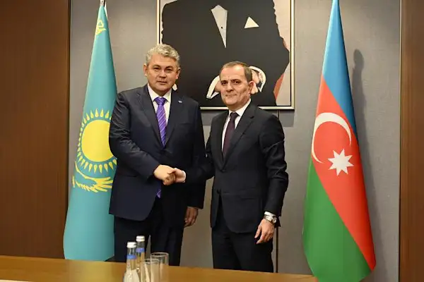 Kazakistan Dışişleri Bakanı Kosherbayev Azeri mevkidaşı Bayramov ile görüştü