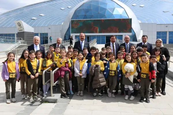 Konya’da yetkililer Bilim Merkezi'nde öğrencilerle buluştu