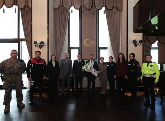 Hatay Valisi Masatlı, polis teşkilatı mensuplarını makamında kabul etti