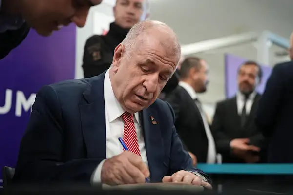 Özdağ, Ordu ve Siyaset İlişkileri Söyleşisi’ne katıldı