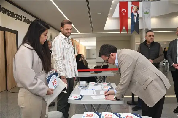 Uluslararası Osmangazi Tarihi Kent Koşusu öncesi sporcular numaralarını aldı