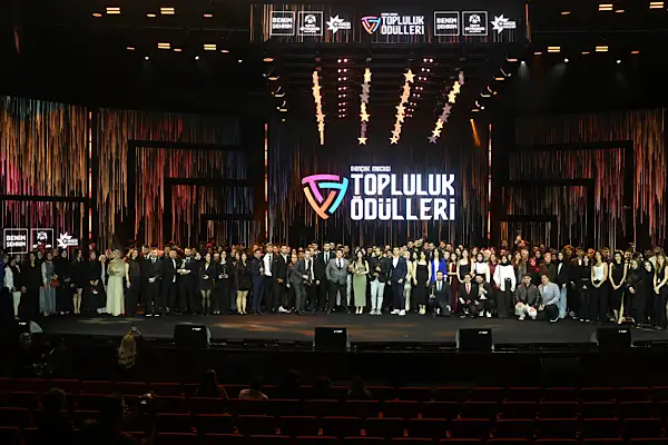Konya’da Gençlik Meclisi Topluluk Ödülleri verildi
