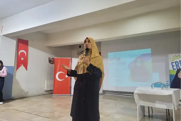 Çaldıran'da aile içi iletişim ve çocuk gelişimi semineri verildi