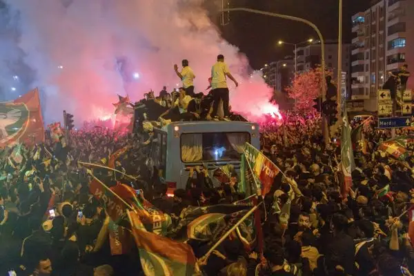 Eşbaşkan Hatun, Amedspor’un şampiyonluk kutlamasına katıldı