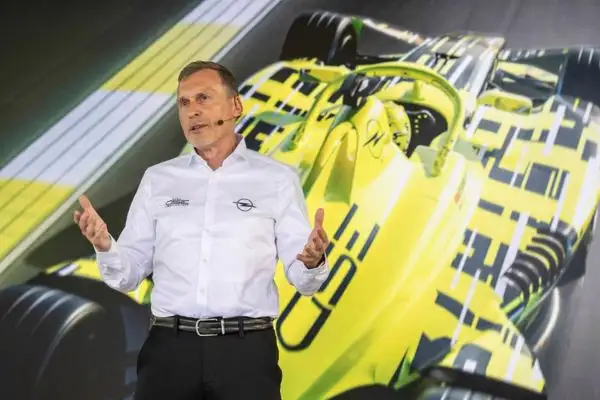Opel Formula E için GSE 27FE yarış otomobilini tanıttı