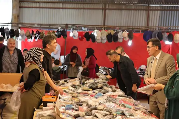 Başkan Kahveci’den Geleneksel Bayram Pazarı ziyareti