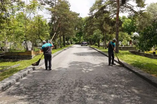 Mezarlıklarda temizlik ve bakım çalışması gerçekleştirildi