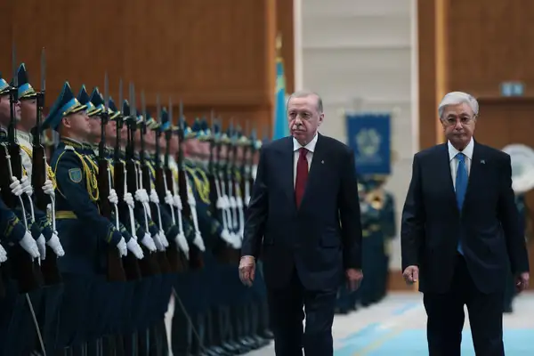 Cumhurbaşkanı Erdoğan, Astana’da resmî törenle karşılandı