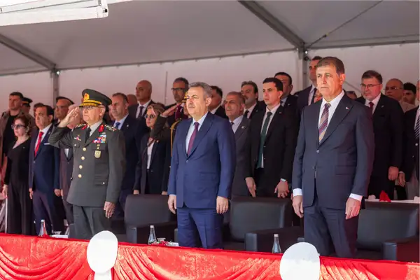 İzmir’de 19 Mayıs törenle kutlandı